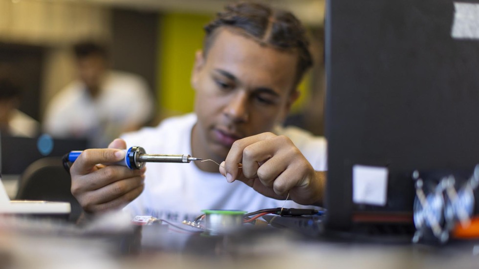 PCTA high schoolers program drones