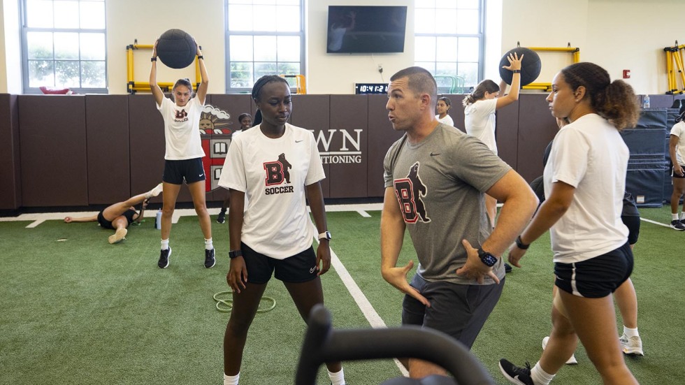 Pimentel trains with the women's soccer team