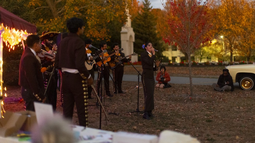 Brown student group Mariachi de Brown performs