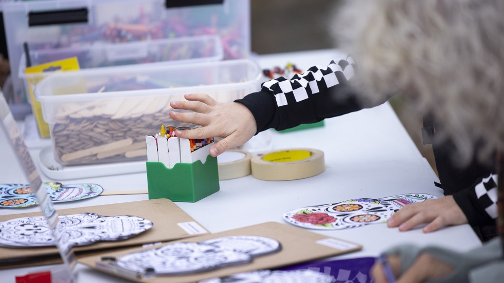 coloring at the stations